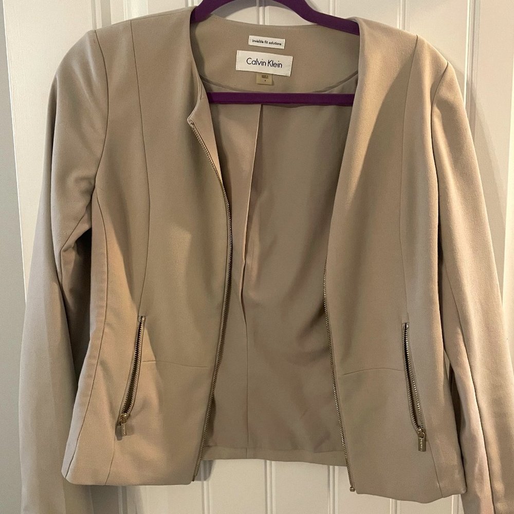 Calvin Klein Beige Cropped Blazer Size 8 Shoulder Pads Career Classic Neutral
